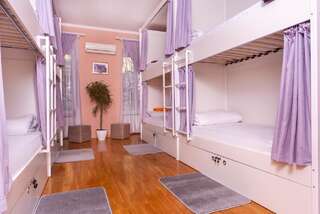 Хостелы Хостел Friends House Одесса Спальное место на двухъярусной кровати в общем номере для мужчин-4